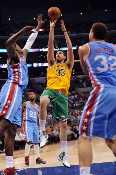 对队内众多 对队内众多